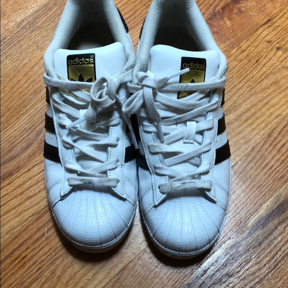 Adidas superstar women’s size 8
